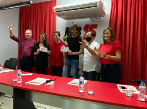 Durante filiação ao MDB, Amanda CSI lança pré-candidatura à Câmara Federal e pede a Veneziano “olhar diferenciado para a polícia, tão importante para a sociedade e tão desprezada pelo governo”