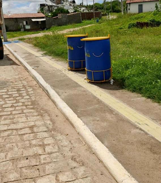 Prefeitura de São Bento começa trabalho de instalação de lixeiras em vários pontos da cidade