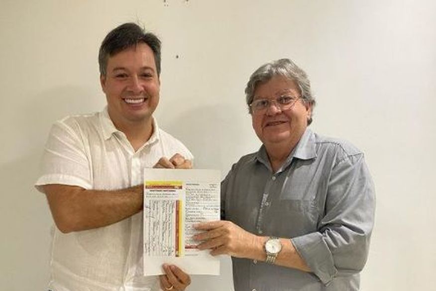 Deputado Júnior Araújo anuncia saída do Avante e filiação ao PSB após convite de João Azevêdo