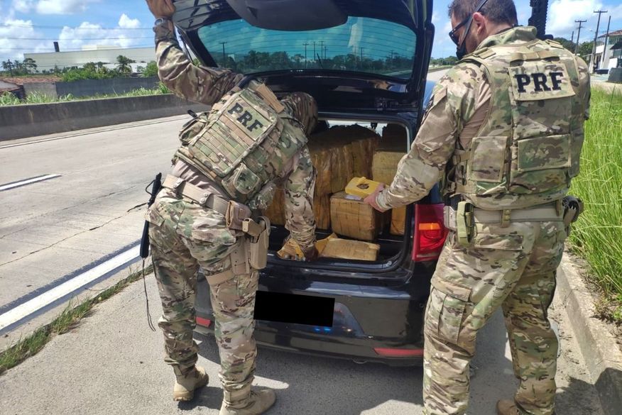 PRF prende homem e apreende mais de 200kg de maconha encontrados em carro abordado, na Paraíba