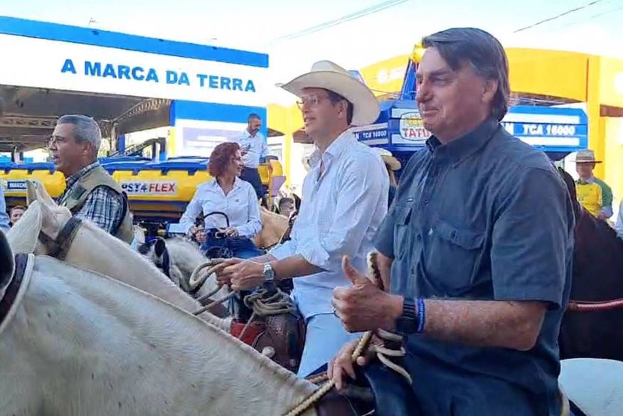 Bolsonaro diz que indulto a Daniel Silveira é constitucional e será cumprido