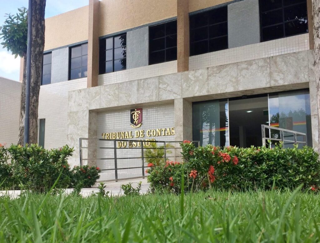 TCE rejeita embargos e fixa prazo para Educação substituir professores contratados