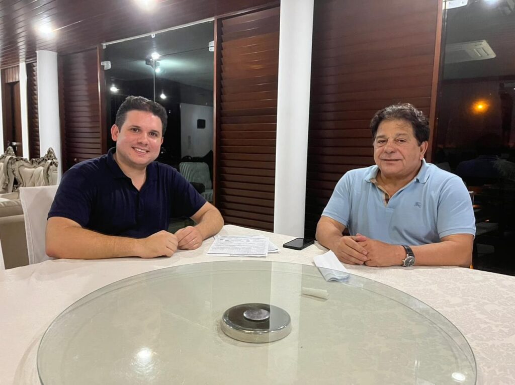 Republicanos surpreende e filia ex-presidente da ALPB, Ricardo Marcelo, e sua esposa, vice-prefeita de Belém, Cris