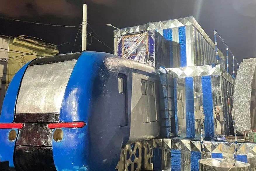 Menina é atropelada por carro alegórico na saída da Sapucaí e perde uma perna após ir para hospital em estado grave