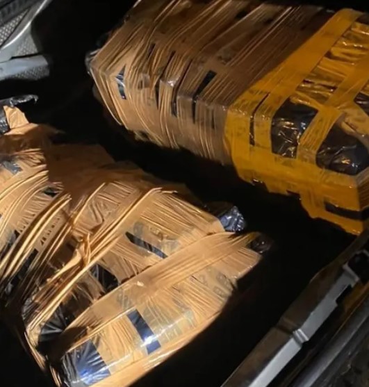 Polícia Civil prende casal com 105 tabletes de maconha na mala do carro na cidade de Pombal