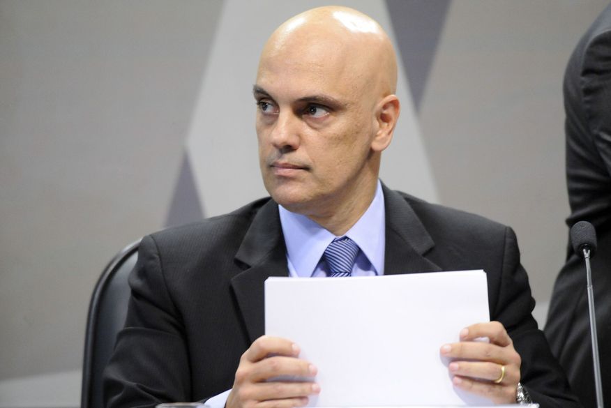 Bolsonaro decide acionar Alexandre de Moraes por abuso de autoridade