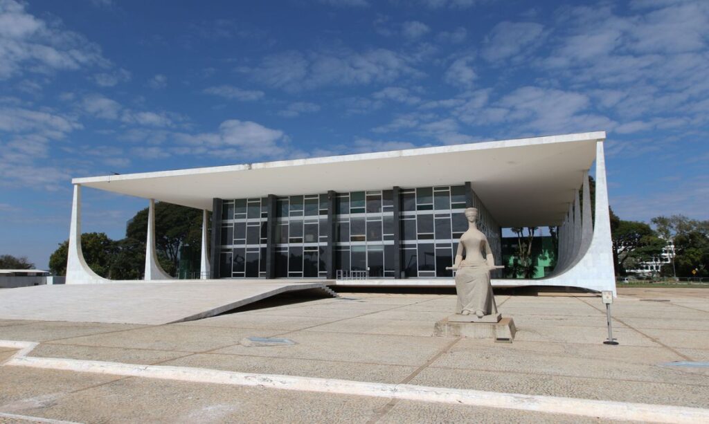 Ministra do STF envia inquérito contra Milton Ribeiro para a Justiça