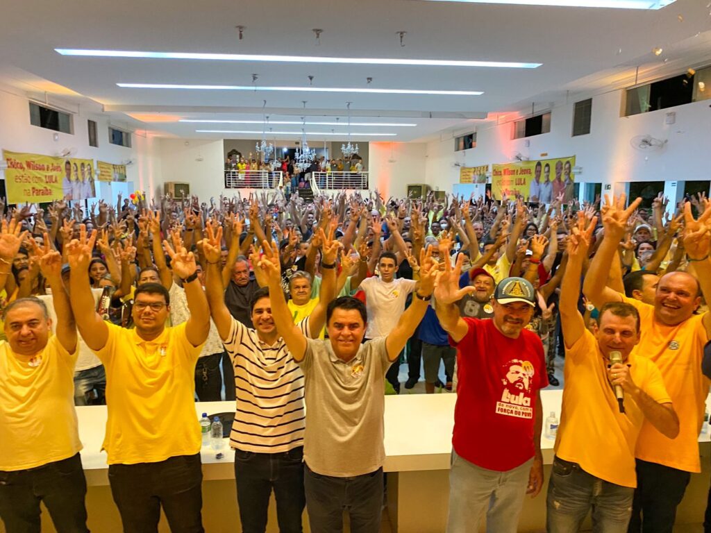 Deputado Estadual Jeová Campos anuncia apoio à reeleição de Wilson Santiago para deputado federal; anúncio ocorreu durante ato político em Cajazeiras