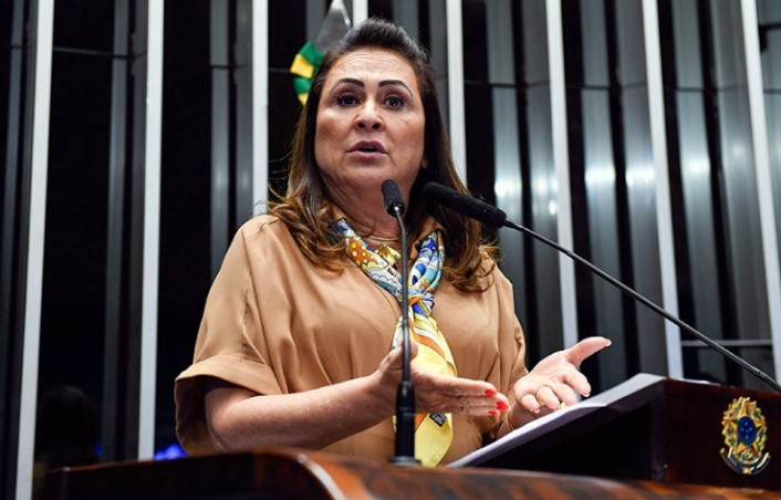 Kátia Abreu defende CNH gratuita e fim da obrigatoriedade da autoescola