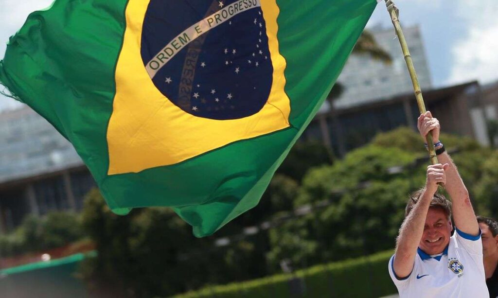 ‘Bandeira do Brasil vai configurar propaganda eleitoral’, diz juíza eleitoral