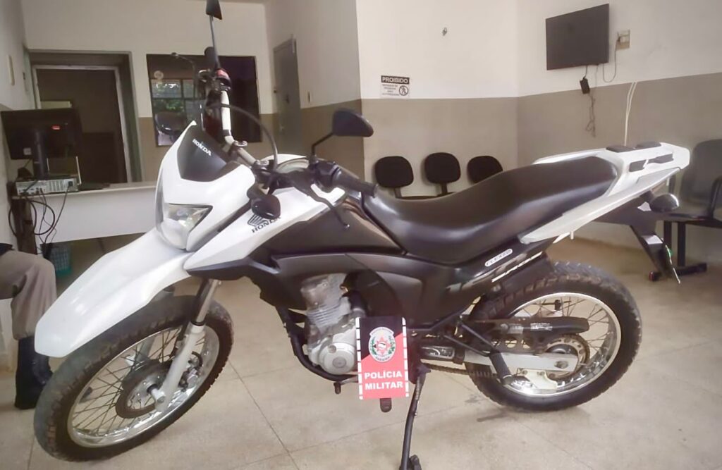 Polícia Militar recupera em Teixeira mais uma motocicleta roubada