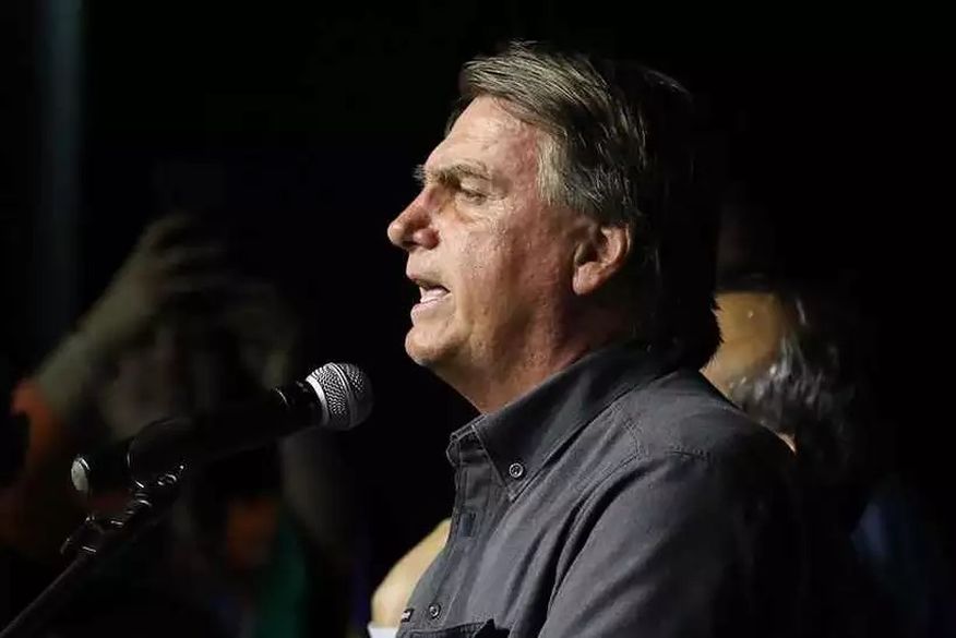 “Manifesto que sou a favor da democracia”, diz Bolsonaro