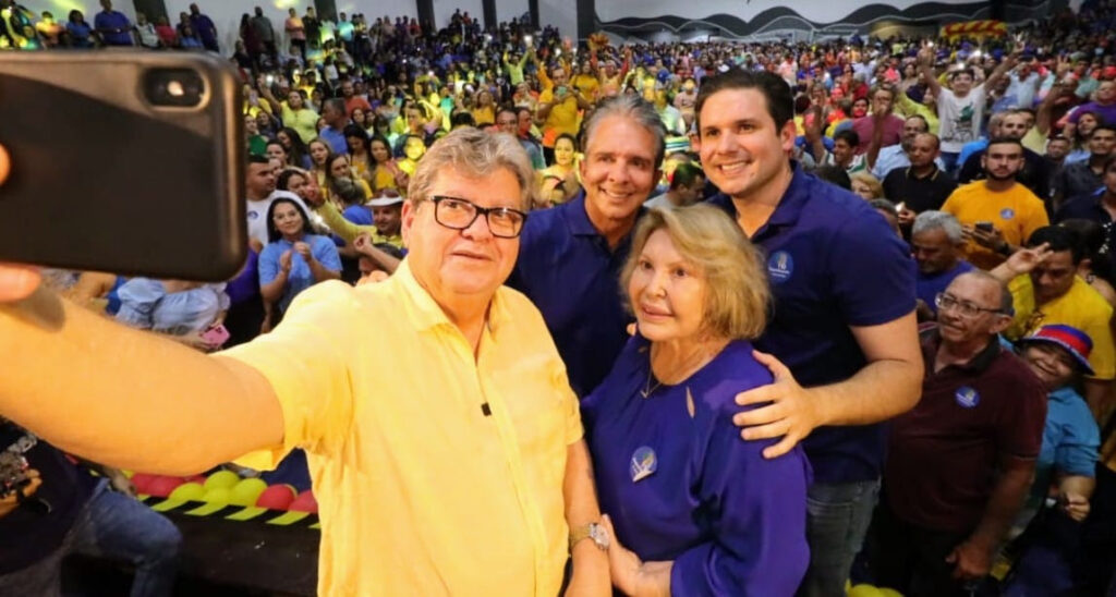 Patos: trinta prefeitos e dezenas de lideranças políticas confirmam apoio à reeleição de Azevêdo