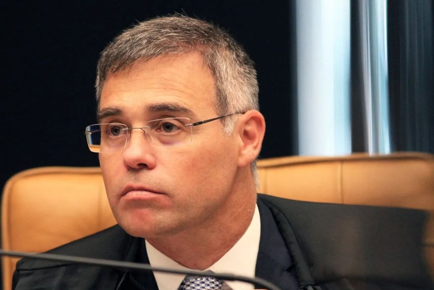 Mendonça leva ao plenário do STF ações contra emenda que criou benefícios em ano eleitoral