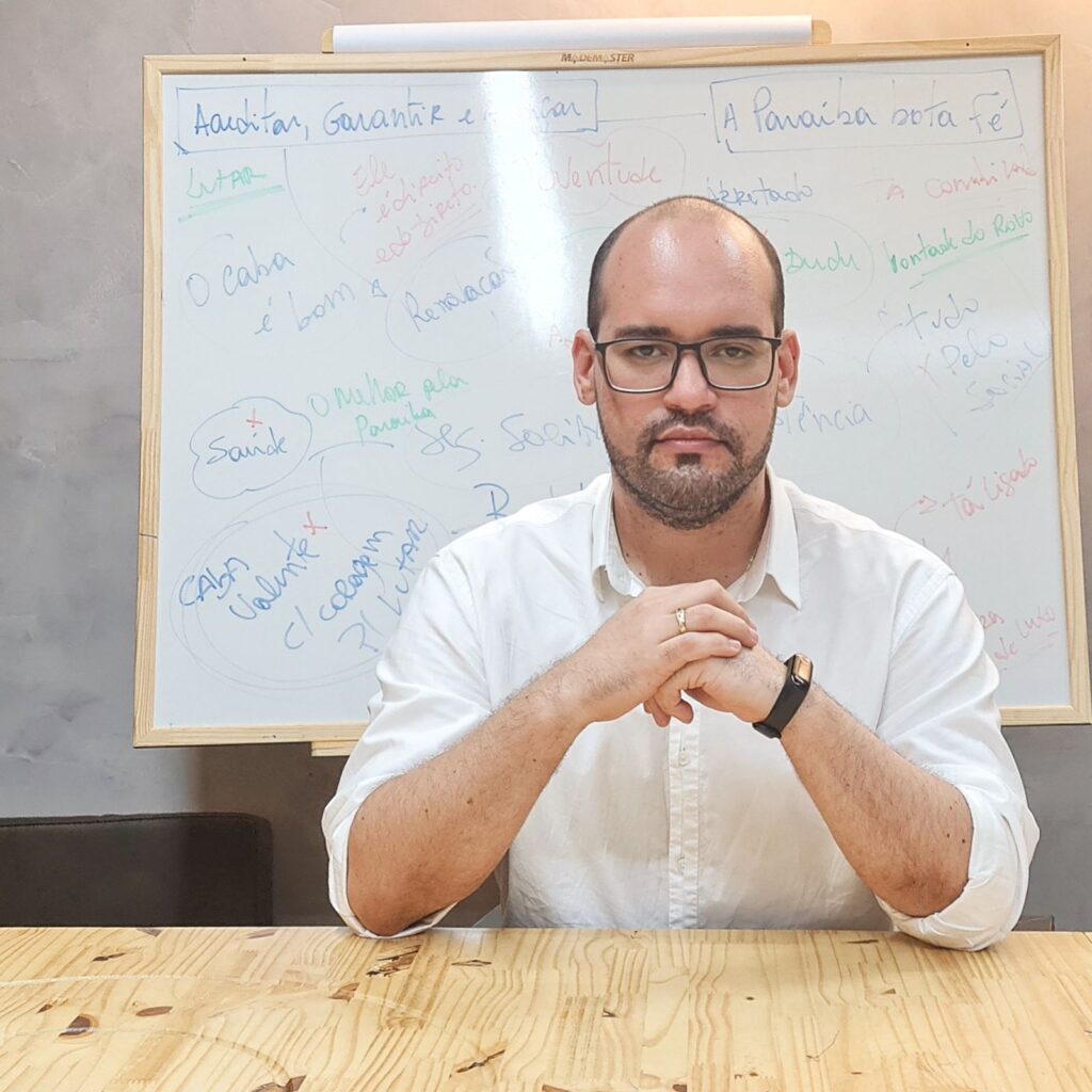 Candidatos buscam dialogar e tentam atrair votos de público mais jovem. Professor de Marketing Político explica fenômenos nas redes sociais