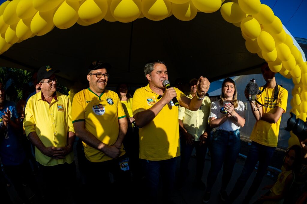 Efraim chega em Natuba e firma primeiro compromisso para mandado de senador: “A escavadeira hidráulica tá garantida”