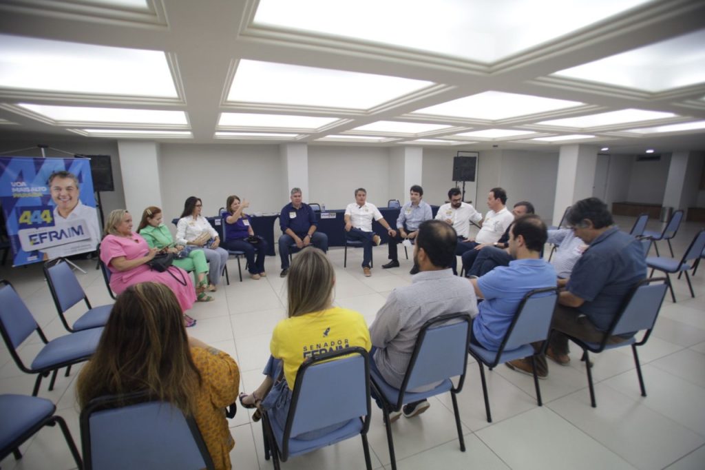 Durante encontro com a classe médica, Efraim comenta: “Meu trabalho com a categoria segue sendo uma prioridade”