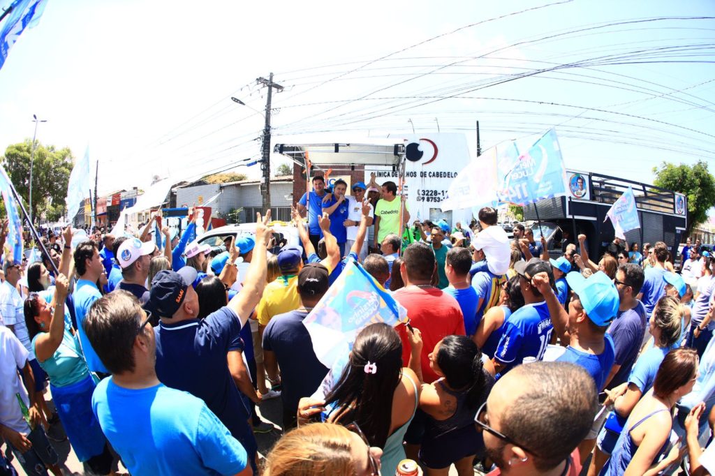 Ao lado do prefeito Vitor Hugo, Efraim afirma: “Aqui é compromisso e trabalho. Estamos juntos por Cabedelo”