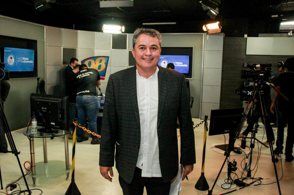 Último debate: Efraim defende transparência e responsabilidade com dinheiro público