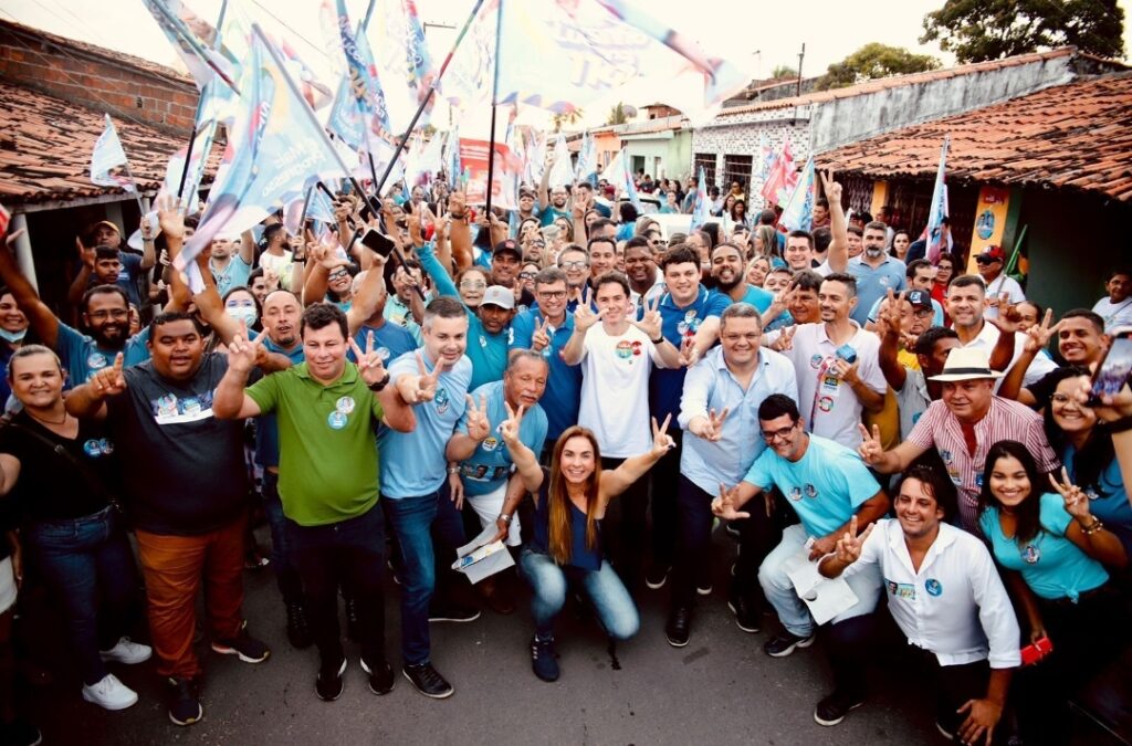 Durante caminhada em Cabedelo, ao lado do prefeito Vitor Hugo, Veneziano defende investimentos para tornar a Paraiba competitiva também no turismo