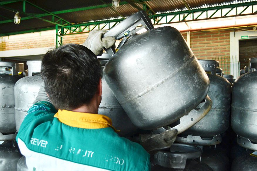 Petrobras reduz R$ 0,40 na gasolina, R$ 0,44 no diesel e R$ 8,97 no gás de cozinha