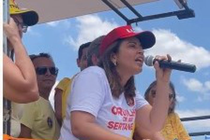 Candidata ao Senado, Pollyanna Dutra é vaiada e tem fala interrompida em evento de João Azevêdo em Condado