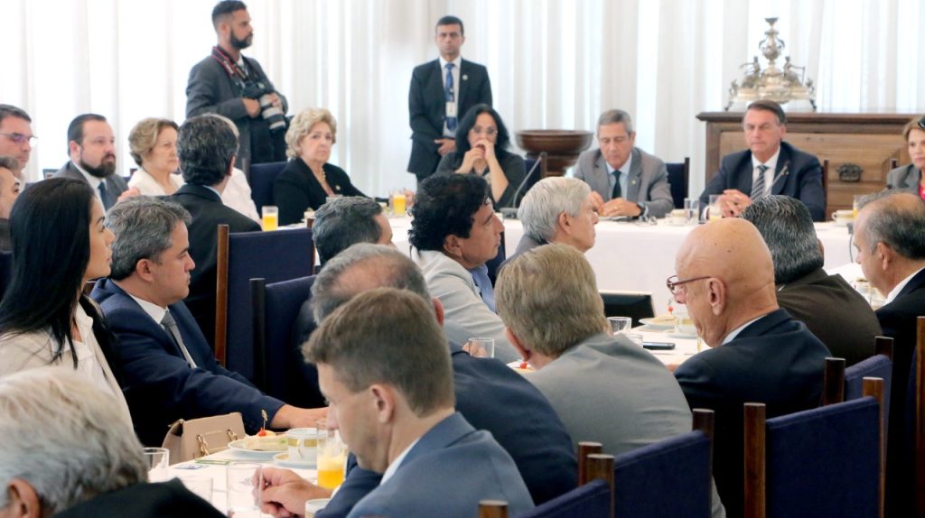 Efraim representa a Paraíba em reunião dos senadores eleitos no Palácio da Alvorada