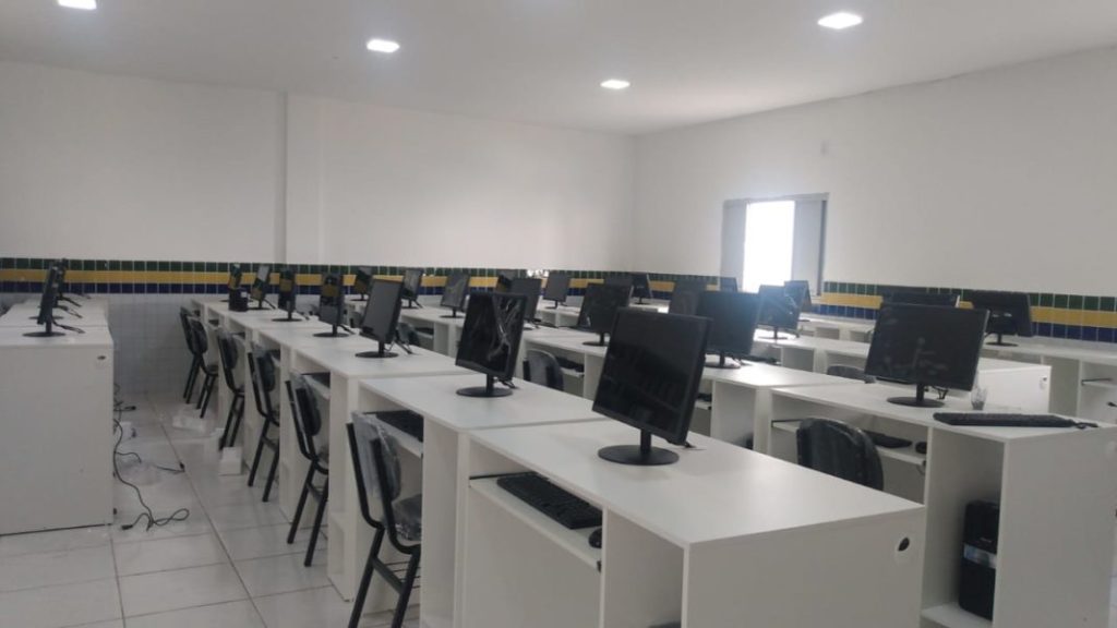 Prefeitura de São Bento começa entrega de 750 equipamentos de informática em todas as escolas do município
