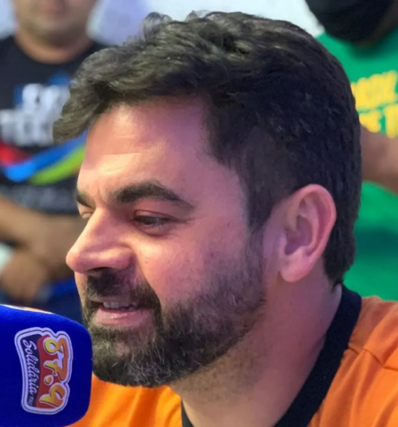 Prefeito de São Bento entrega ginásio poliesportivo e destaca importância da criança na escola