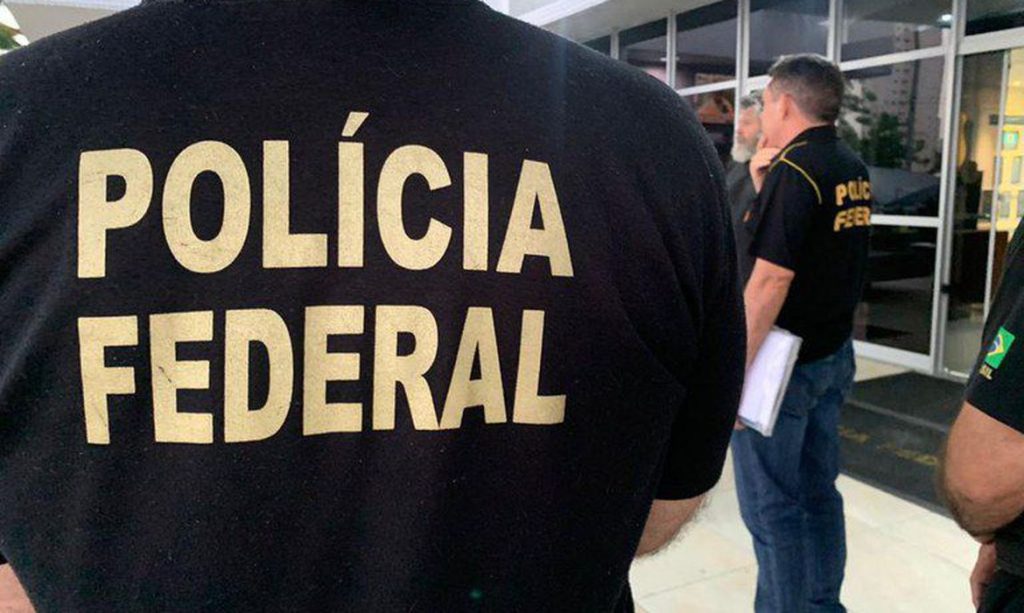 Policial federal ferida por Roberto Jefferson pede indenização