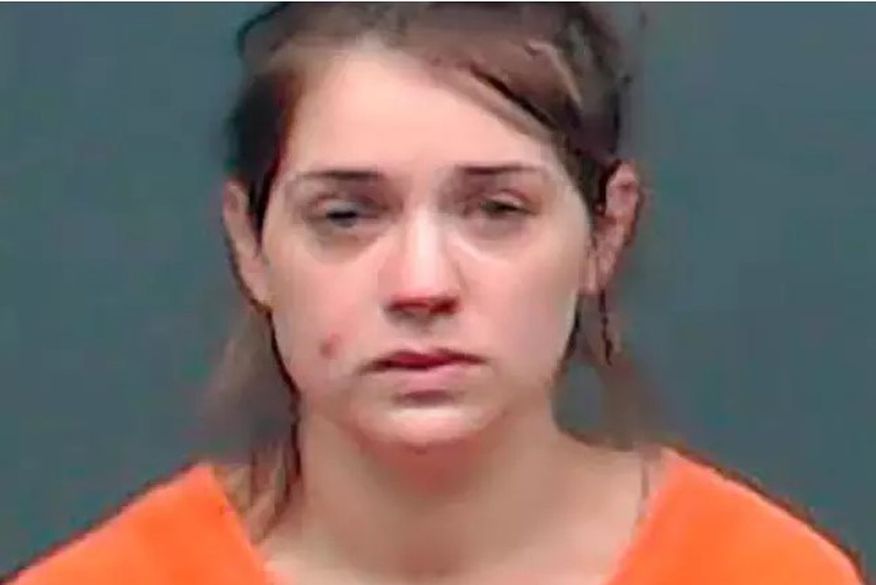 Mulher do Texas é condenada à morte por matar grávida e retirar o bebê da barriga