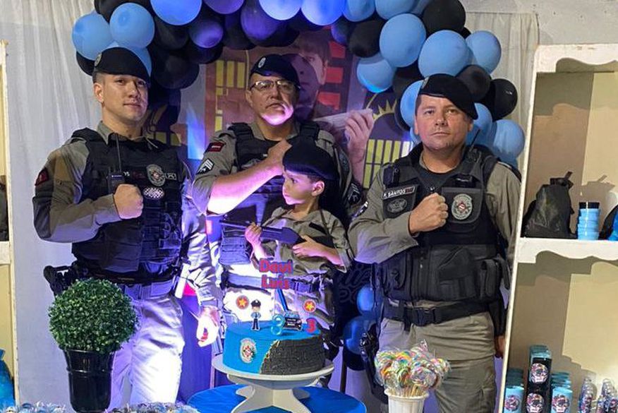 Polícia Militar participa de aniversário de criança em Patos, na Paraíba