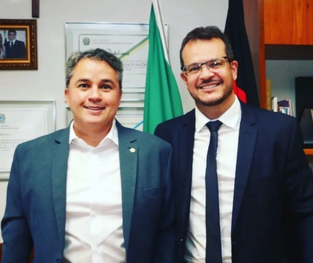 Efraim comemora inauguração de escola municipal em Várzea: “Parabéns aos alunos e professores que celebram essa grande conquista”
