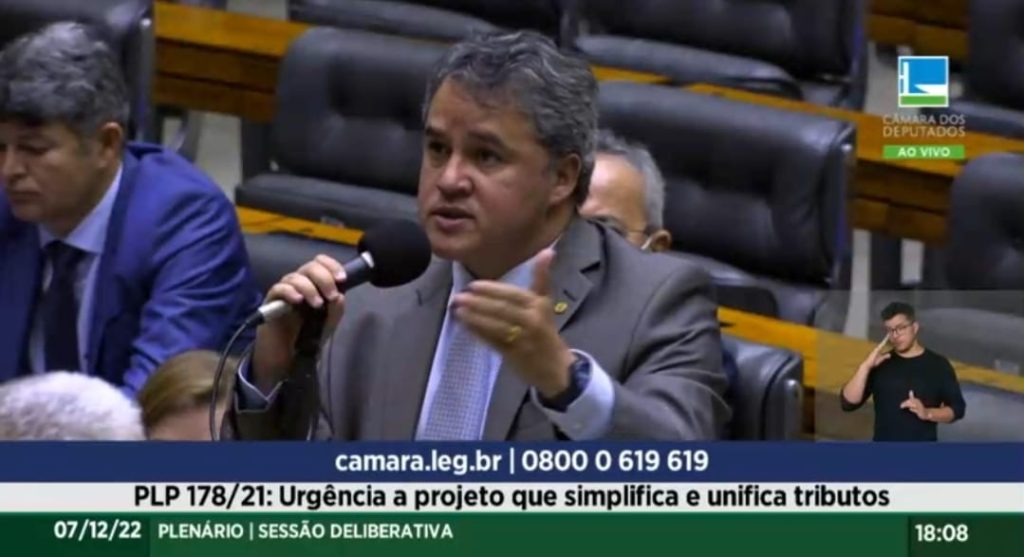 Após aprovação da urgência, projeto de Efraim de simplificação tributária segue para votação em plenário