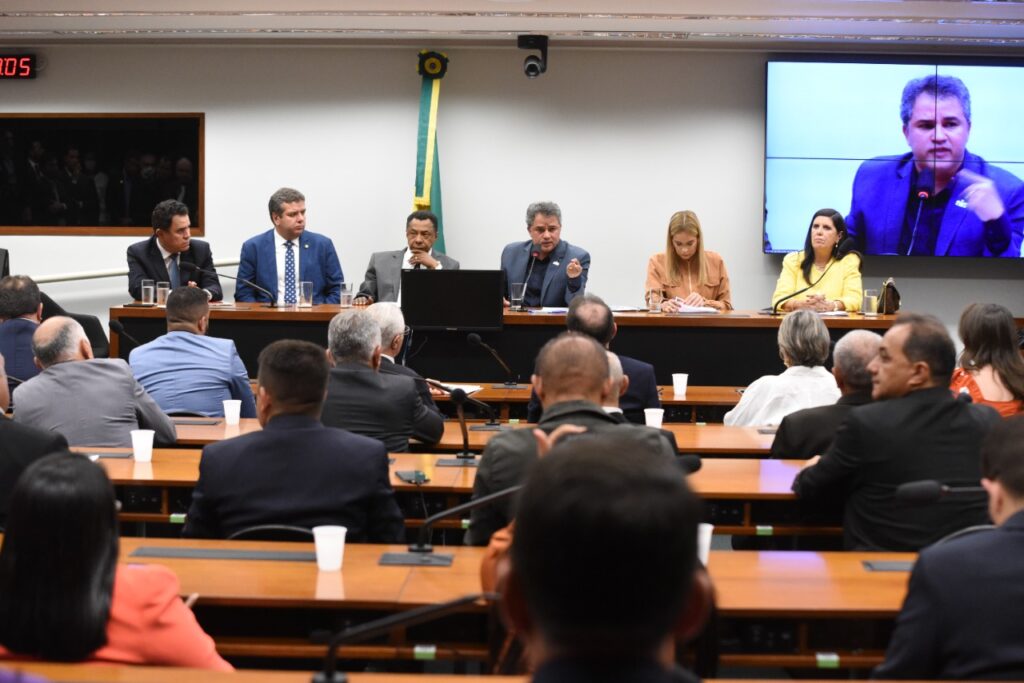 Efraim comemora ampliação de cidades contempladas com operação carro-pipa: “Uma luta da nossa bancada de trouxe resultados”