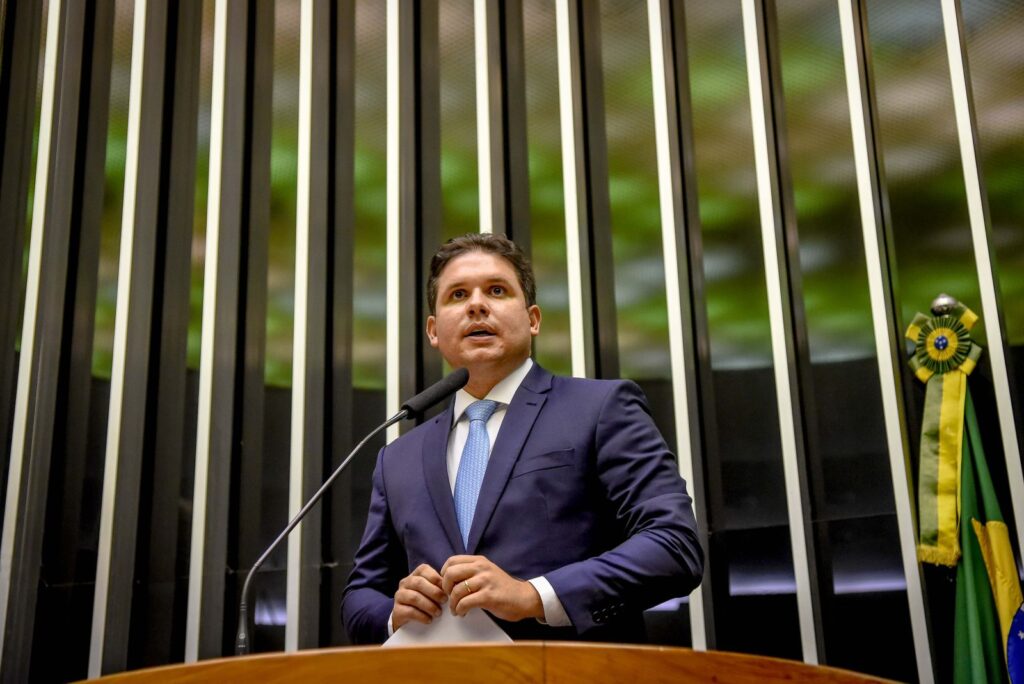 Hugo Motta anuncia que Governo Federal vai retomar operação Carro-pipa em 140 municípios