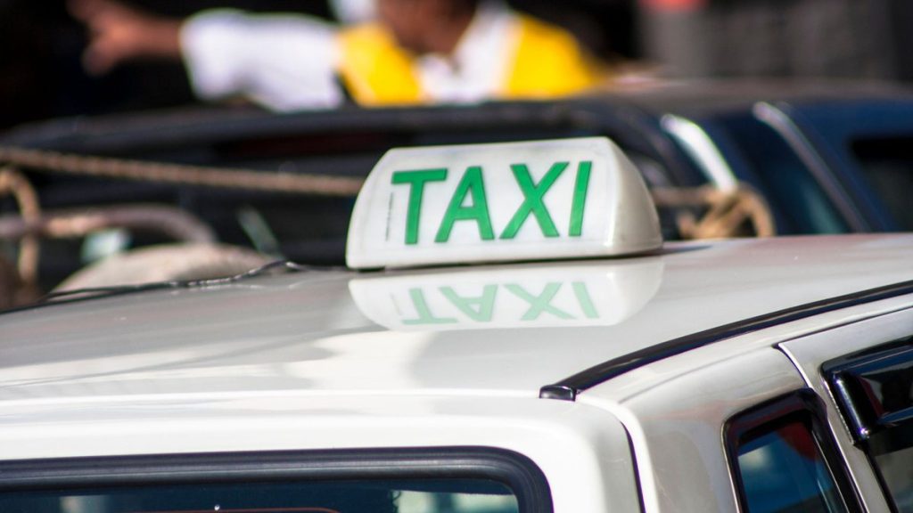 Governo deve revisar auxílios pagos a taxistas e caminhoneiros; prejuízo passa dos R$ 3,7 milhões