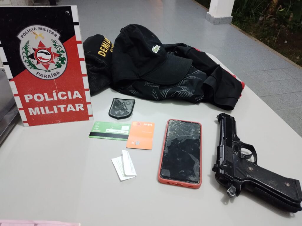 POLÍCIA MILITAR RECUPERA PRODUTO DE ROUBO E APREENDE SIMULACRO DE ARMA DE FOGO, EM POMBAL