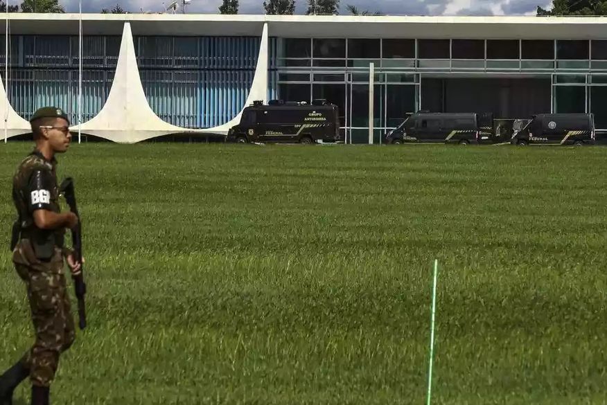 Governo Lula dispensa 40 militares que atuavam no Palácio da Alvorada