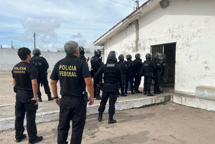 Polícia cumpre mandados de busca e apreensão no presídio Serrotão, em Campina Grande