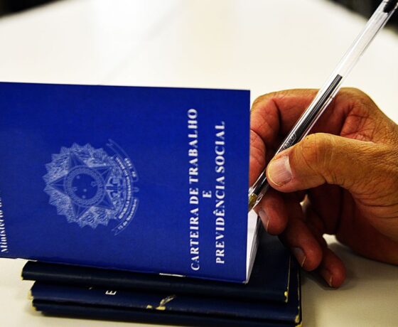 Três pessoas descobrem ser 'presidente da República' em registro da carteira de trabalho, na Paraíba