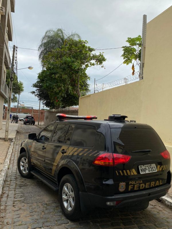 PF prende no Sertão homem acusado de estuprar e filmar abusos contra criança