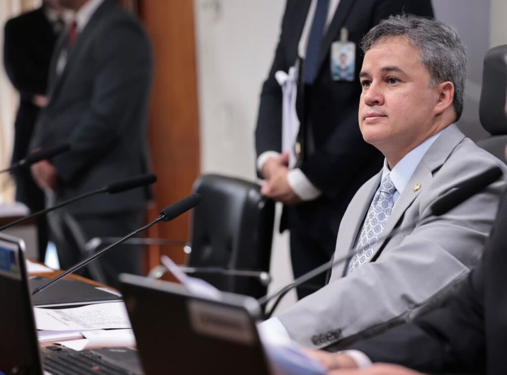 Efraim anuncia liberação de recursos do Ministério das Cidades para pavimentação na Paraíba