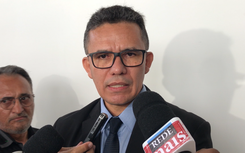 Secretário de Educação aprova criação do ‘botão do pânico’ nas escolas