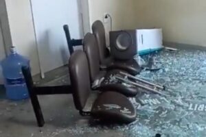 Homem tem ataque de fúria e destrói equipamentos em hospital de Caaporã, na Paraíba