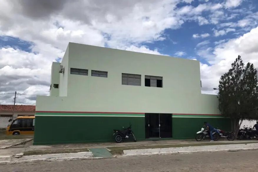 Vice-prefeita de Salgado de São Félix é acusada de nepotismo e Ministério Público investiga nomeação de parentes