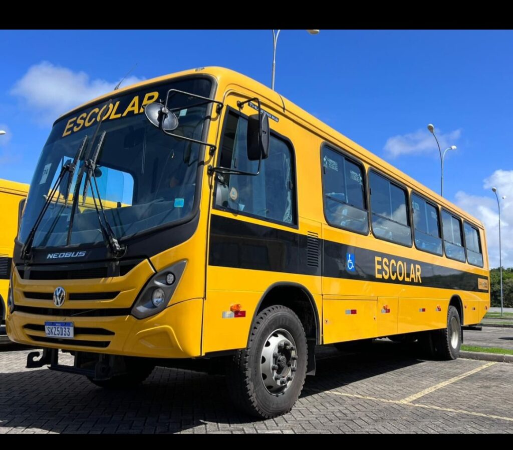 Patos recebe mais um ônibus escolar do Governo do Estado