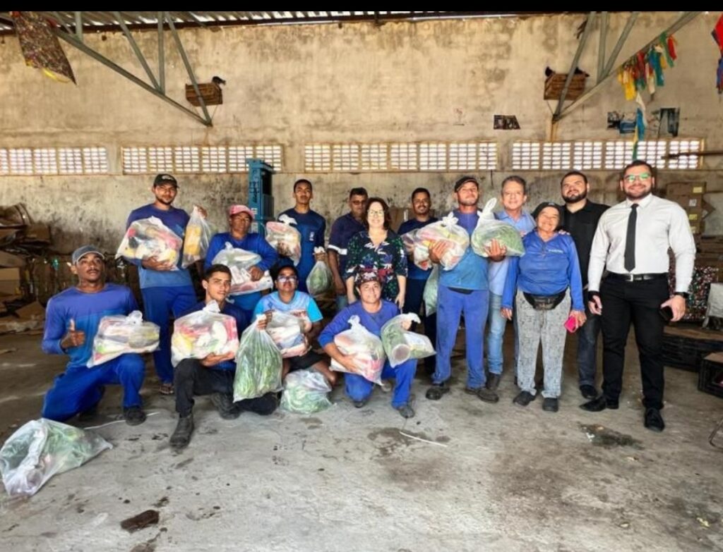 Prefeitura de Patos faz doação de cestas básicas e de auxílio financeiro aos catadores de resíduos sólidos