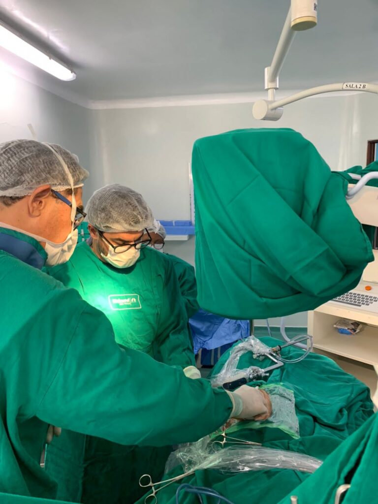 UNIMED JP: Dr. Jarques Lúcio realiza procedimento pioneiro para retirar cálculo renal em criança