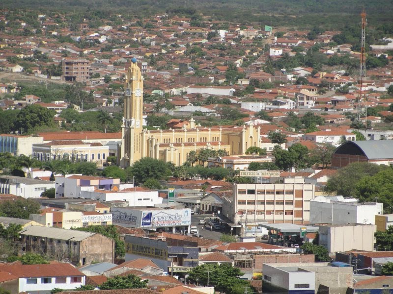 Faculdade da PB proíbe uso de shorts, minissaias e roupas ‘inadequadas’